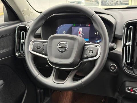 2025 Volvo XC40 B5 Core Bright Theme