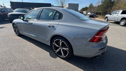 2024 Volvo S60 B5 Plus Dark Theme