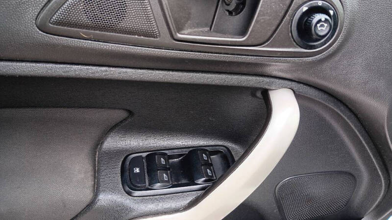 2013 Ford Fiesta SE