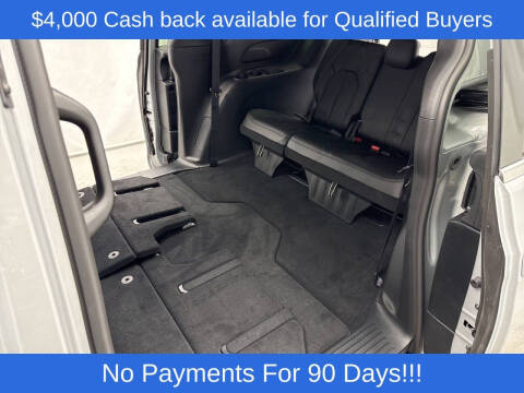 2026 Chrysler Pacifica Select