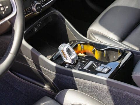 2023 Volvo XC40 B5 Plus Bright Theme