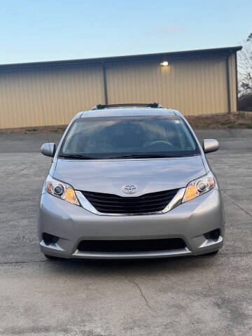 2014 Toyota Sienna LE 8-Passenger