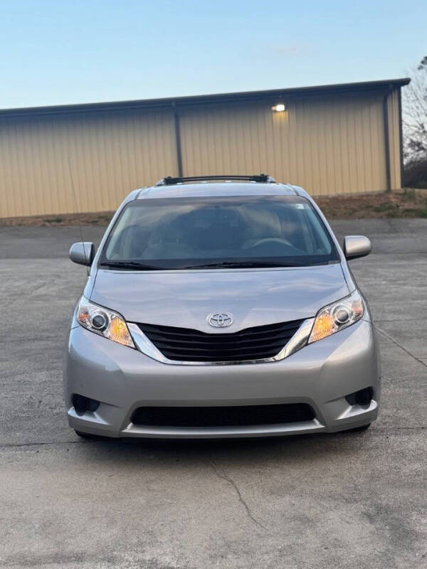 2014 Toyota Sienna LE 8-Passenger