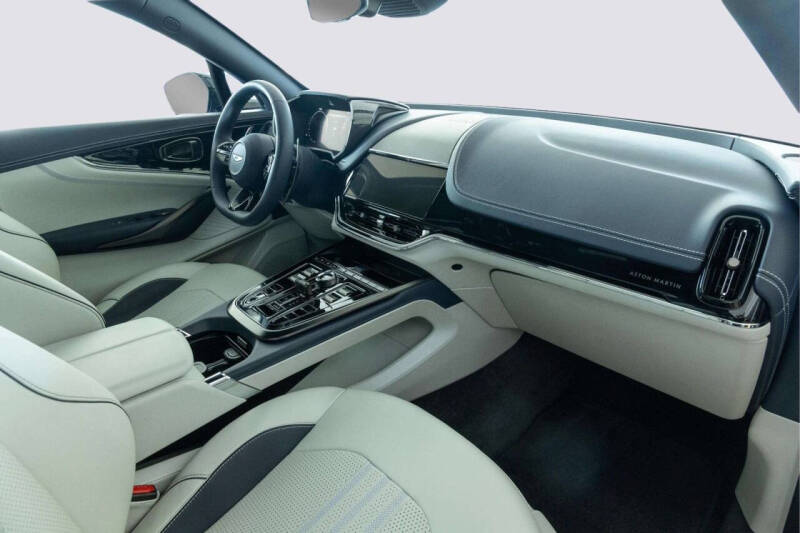 2025 Aston Martin DBX 707