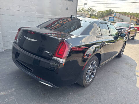 2016 Chrysler 300 S