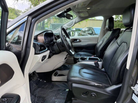 2017 Chrysler Pacifica Touring-L Plus