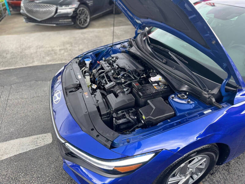 2024 Hyundai Elantra SE