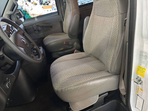 2025 Chevrolet Express LT 3500