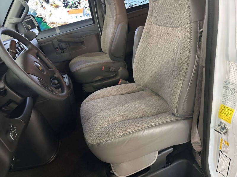 2025 Chevrolet Express LT 3500