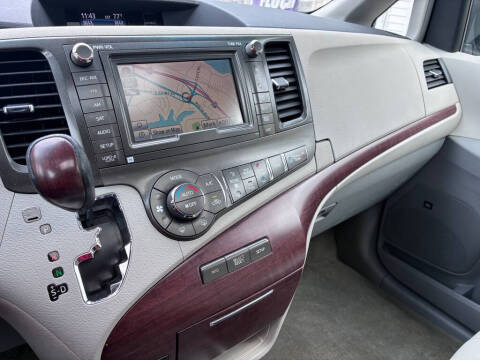 2012 Toyota Sienna