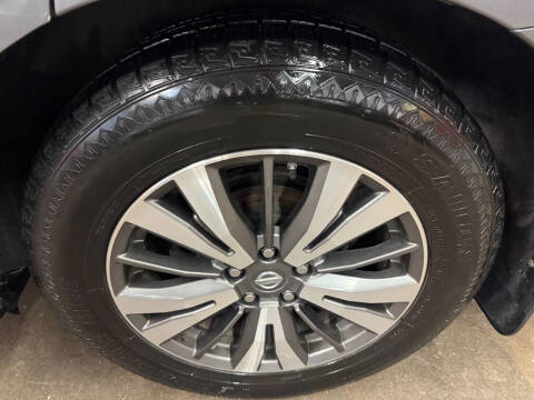 2017 Nissan Pathfinder SL