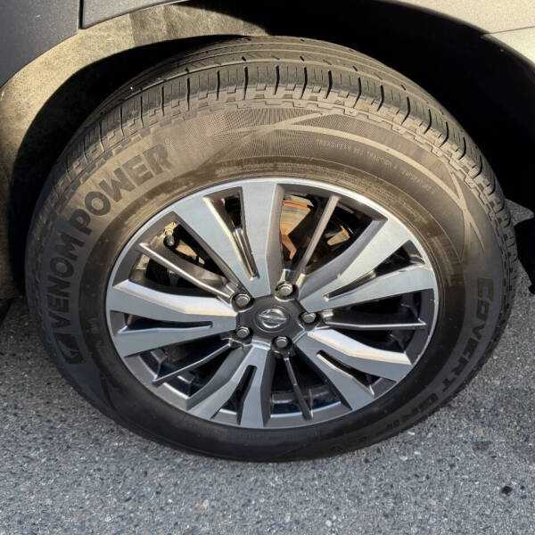2018 Nissan Pathfinder SL