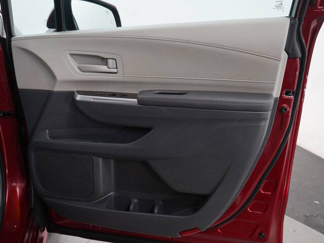 2024 Toyota Sienna LE 8-Passenger