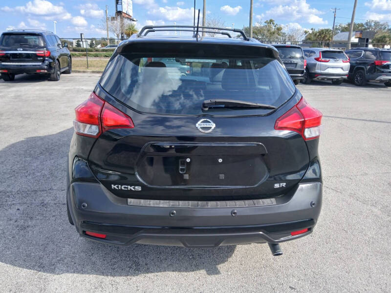 2020 Nissan Kicks SR