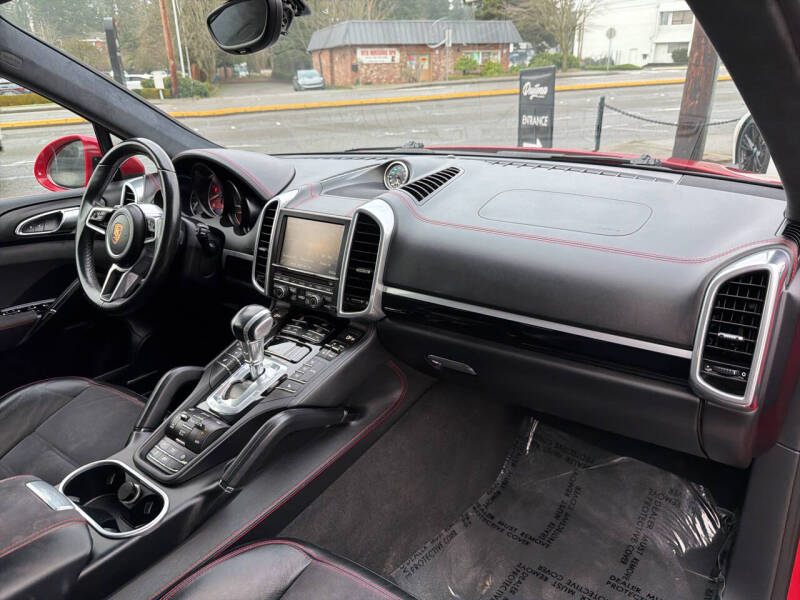 2016 Porsche Cayenne GTS