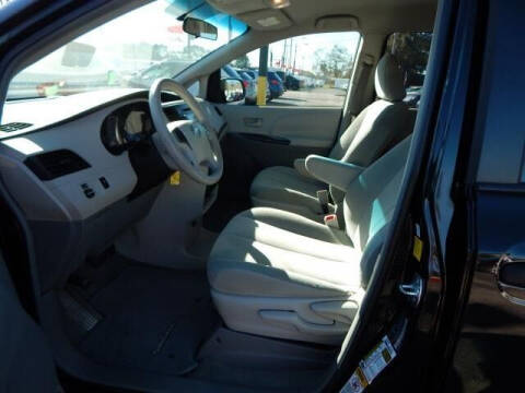 2011 Toyota Sienna Base 7-Passenger