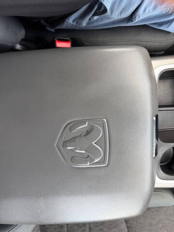 2016 RAM 1500 SLT