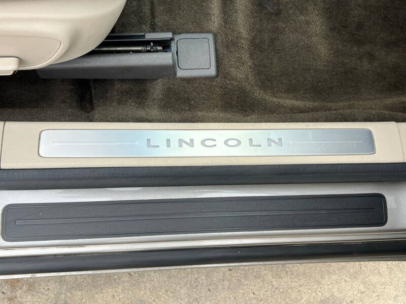 2016 Lincoln MKZ Base photo 14