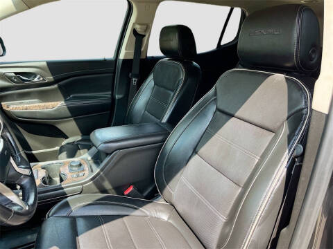 2022 GMC Acadia Denali