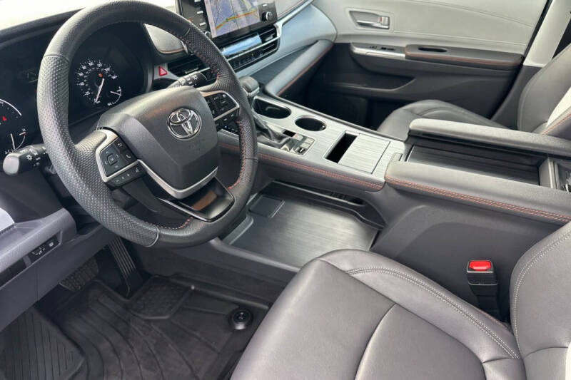 2024 Toyota Sienna XSE 7-Passenger