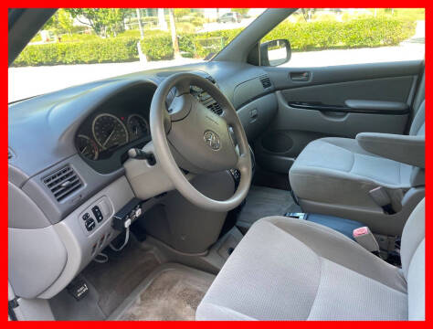 2005 Toyota Sienna CE 8 Passenger