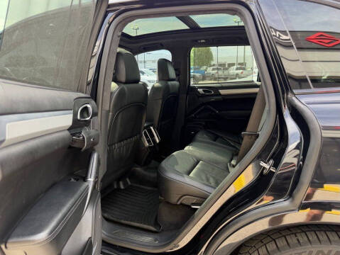 2013 Porsche Cayenne GTS