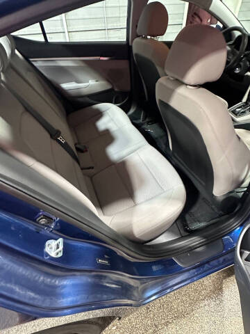 2019 Hyundai Elantra SE