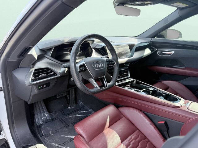 2024 Audi e-tron GT quattro Premium Plus