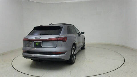 2022 Audi e-tron quattro Premium Plus