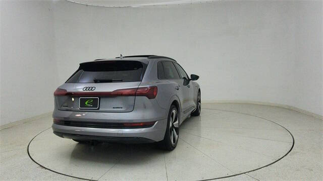 2022 Audi e-tron quattro Premium Plus