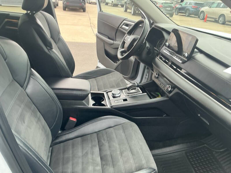 2024 Mitsubishi Outlander SE