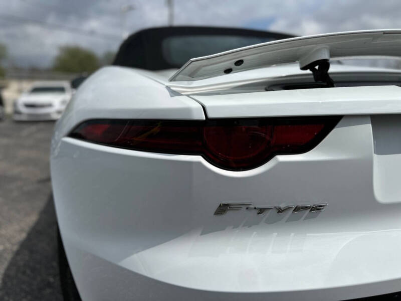 2019 Jaguar F-TYPE P300