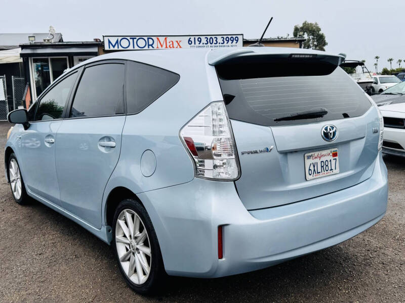 2012 Toyota Prius v Five