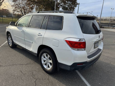 2011 Toyota Highlander SE