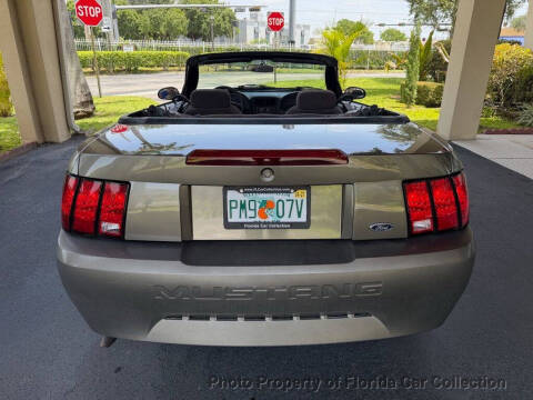 2002 Ford Mustang Deluxe