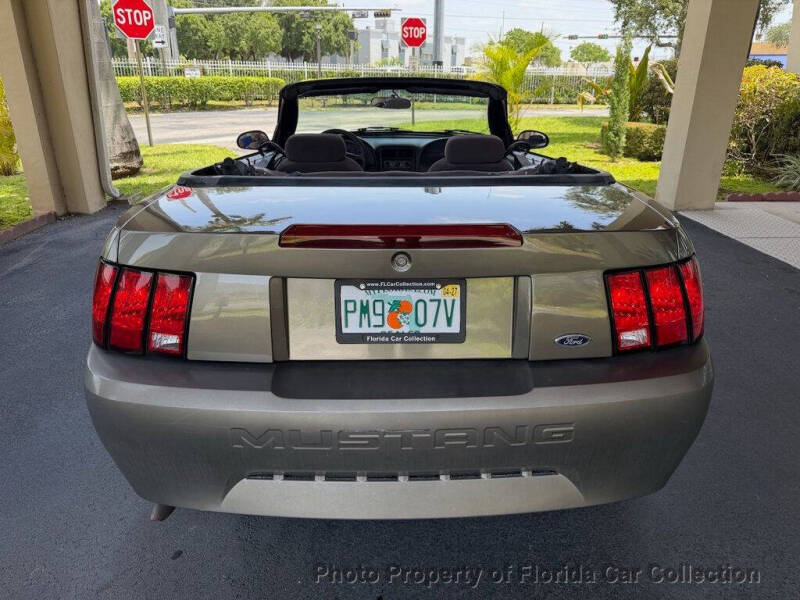 2002 Ford Mustang Deluxe