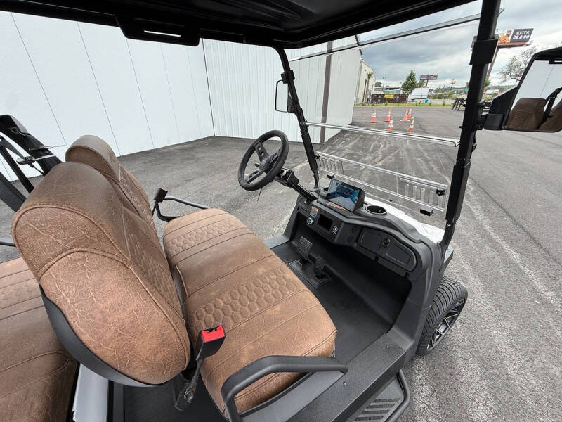 2026 ROYAL   R - Series