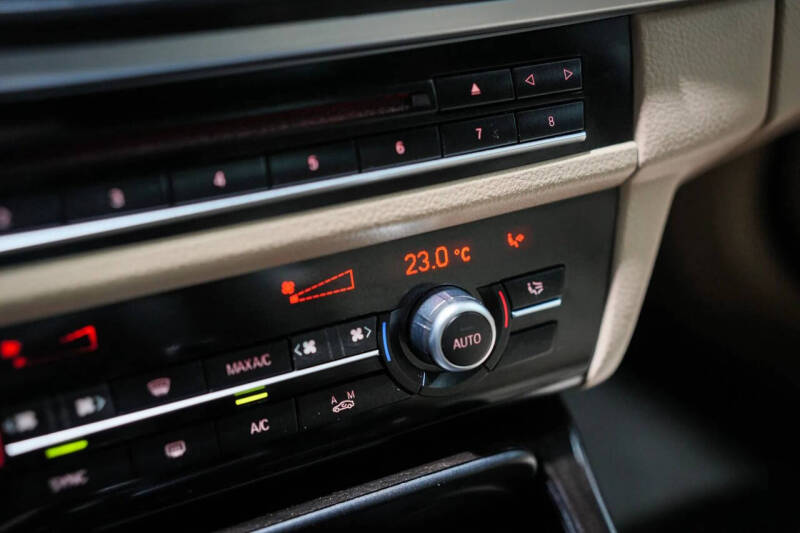 2015 BMW 5 Series 528i