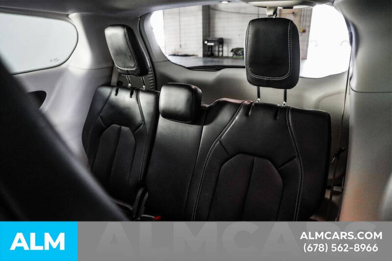 2024 Chrysler Pacifica Plug-In Hybrid Select