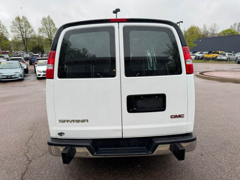 2024 GMC Savana 2500