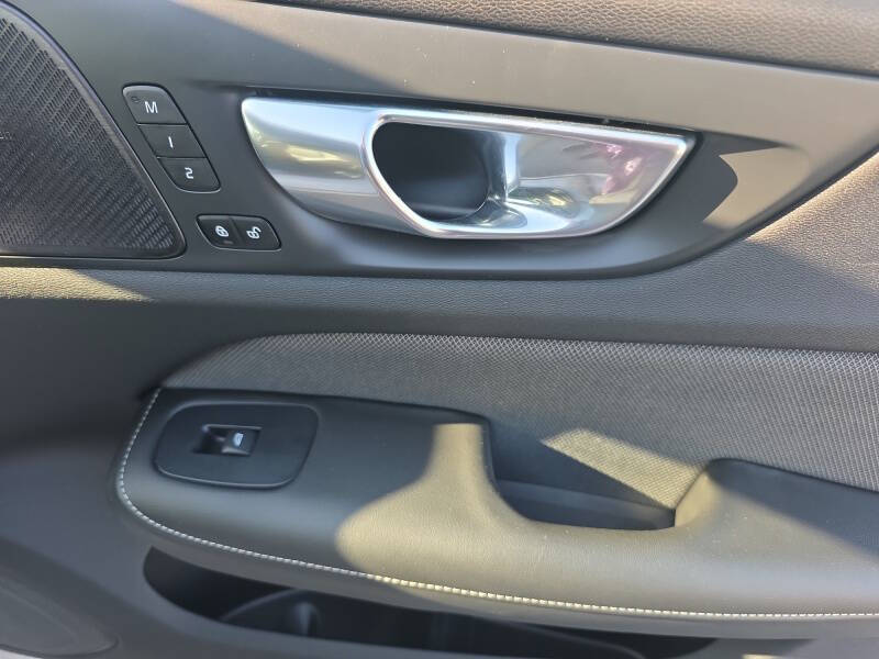 2024 Volvo S60 B5 Plus Black Edition