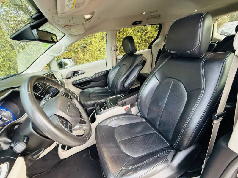 2022 Chrysler Pacifica Touring L