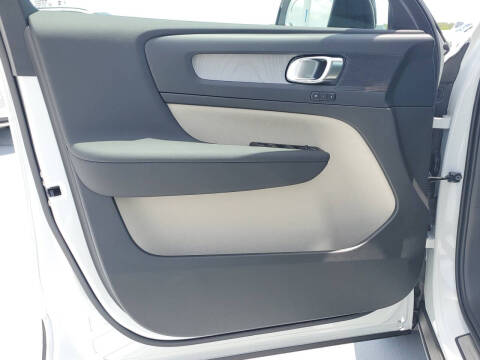 2026 Volvo XC40 B5 Plus