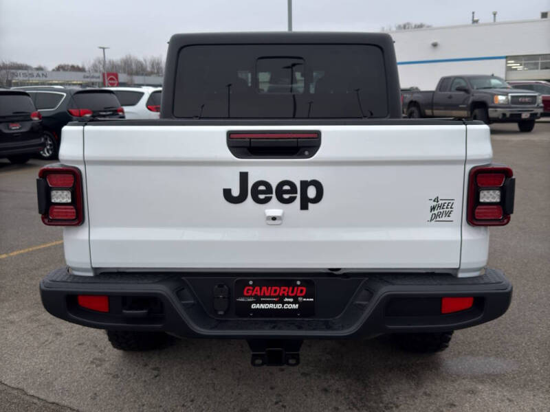 2026 Jeep Gladiator Sport