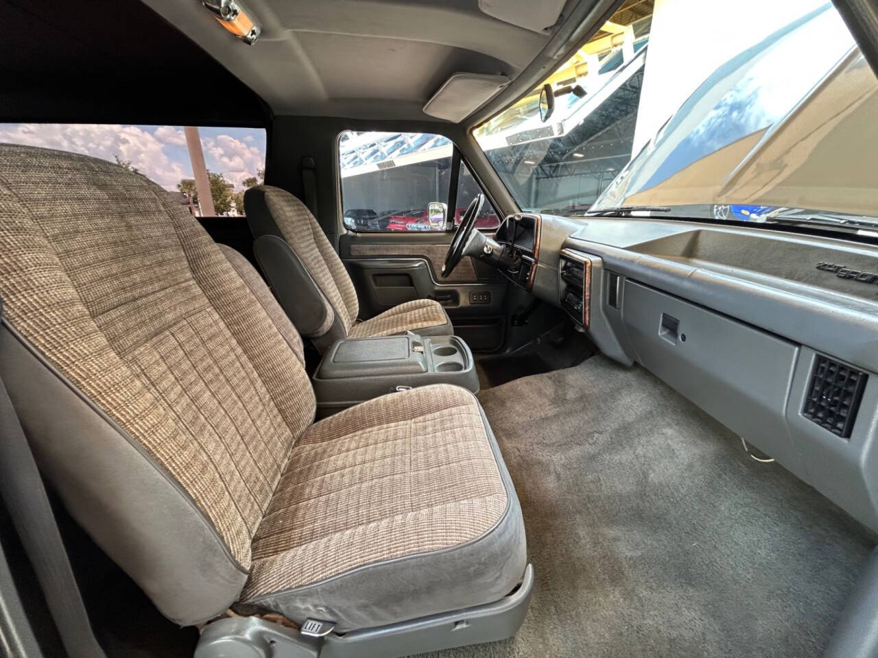 1989 Ford Bronco 28
