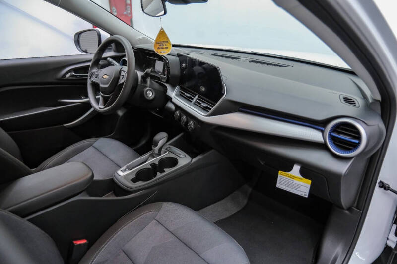 2025 Chevrolet Trax LS