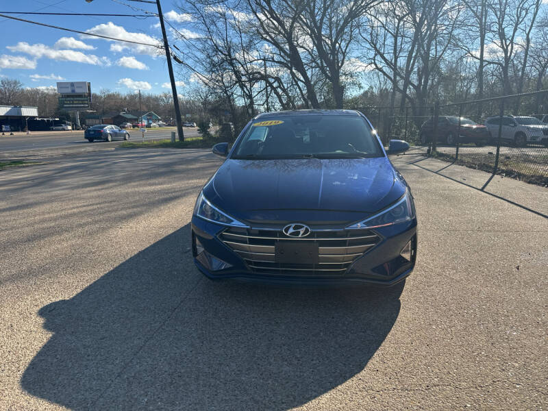 2019 Hyundai Elantra for sale at MENDEZ AUTO SALES in Tyler TX