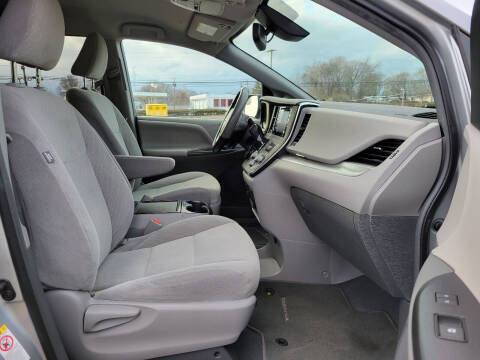2019 Toyota Sienna LE 8-Passenger