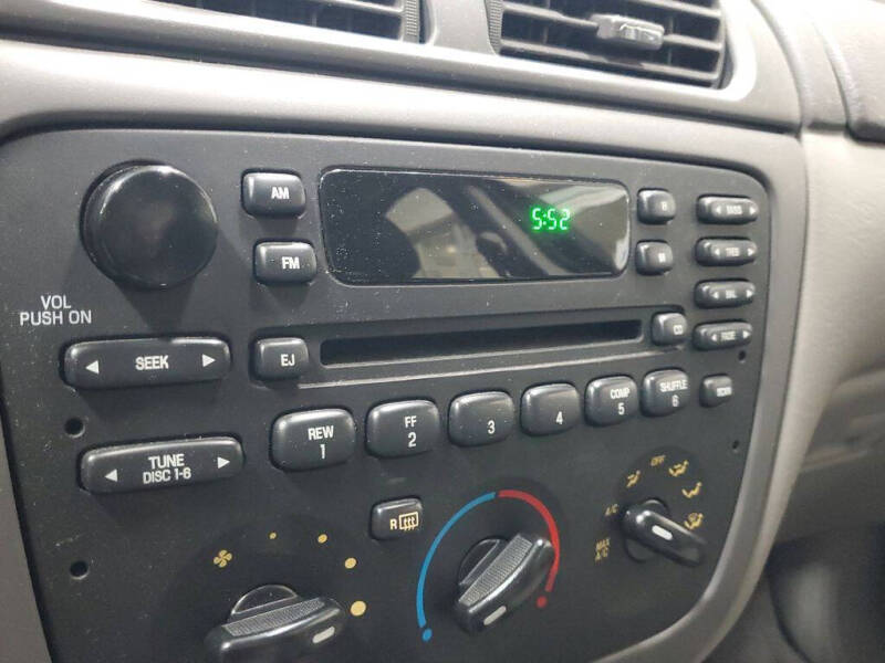 2005 Ford Taurus SE