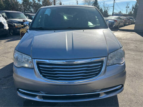 2015 Chrysler Town and Country Touring-L